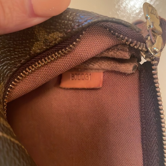 BROWN LOUIS VUITTON MONOGRAM POCHETTE ACCESSOIRES SHOULDER BAG - Picture 6 of 10